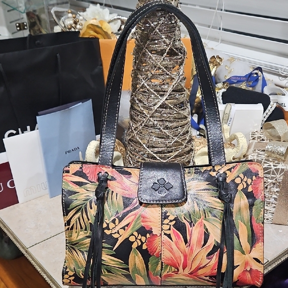 Patricia Nash Handbags - Patricia Nash Leather Rienzo Satchel in Tropical Escape EUC